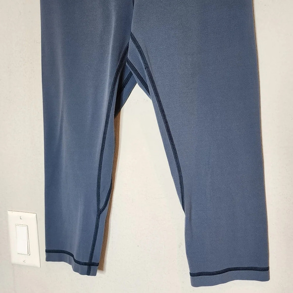 Lululemon Blue Align Crop. Women's size 8. - Picture 8 of 15